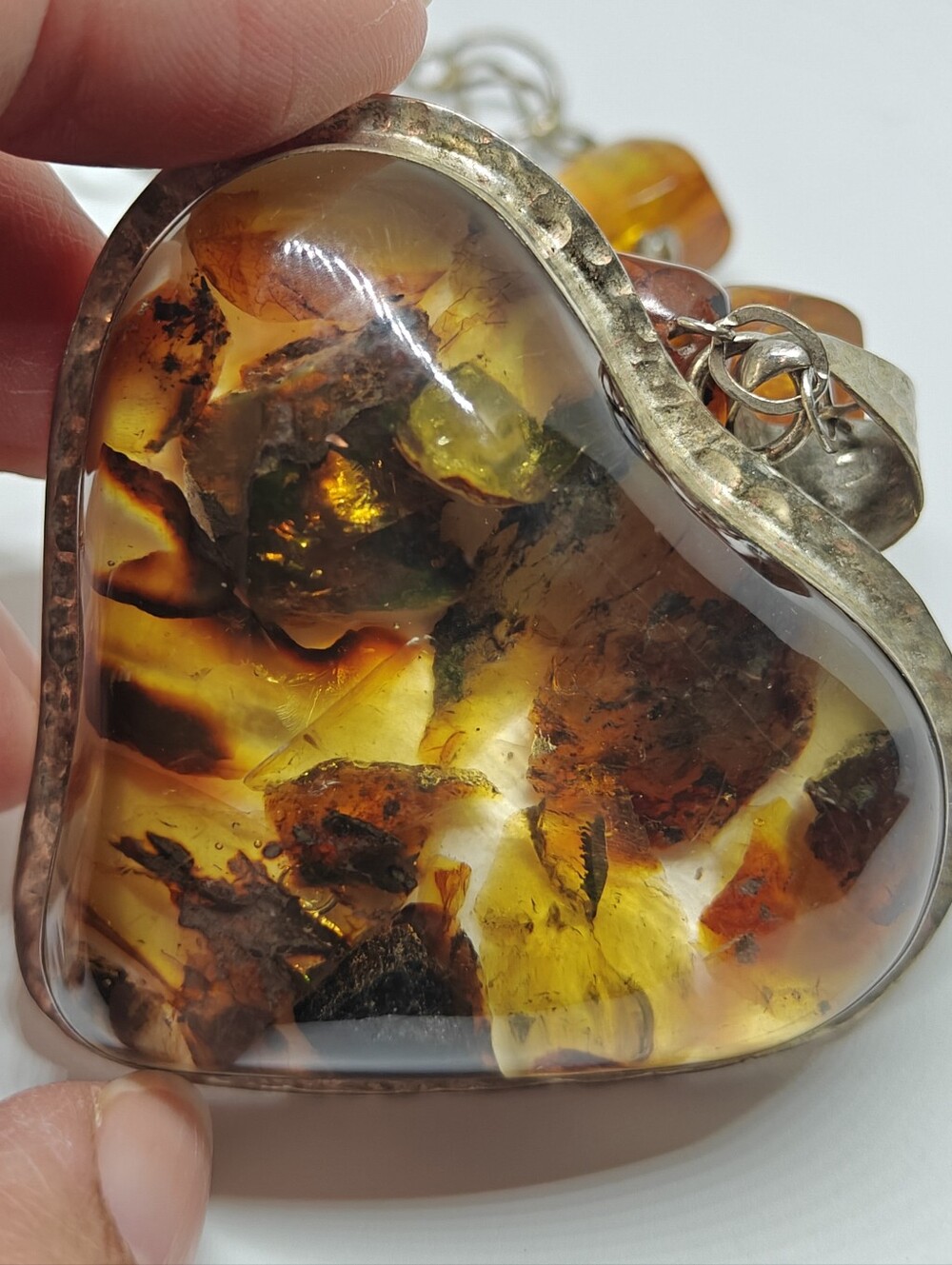 Vintage Amber Heart Necklace - Picture 4 of 16